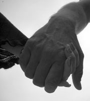 couple_holding_hands01.jpg